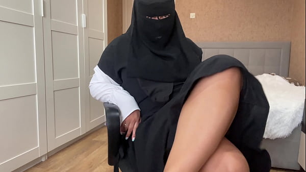 Gadis Arab Berjilbab Mainin Memek Basah Sampe Becek