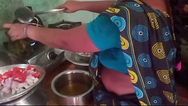 Ibu Rumah Tangga India Masak Seks Dengan Pacar, Bumbu Basah Makin Menggoda.