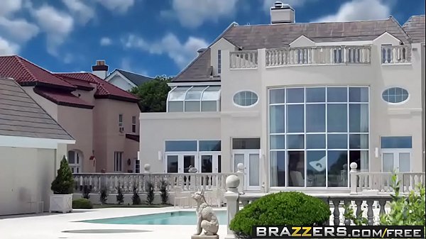 Brazzers – Pantat Gede Suka Yang Besar – Dua Di Semak…dan Di Pantat, Dibintangi Angelina Valentin