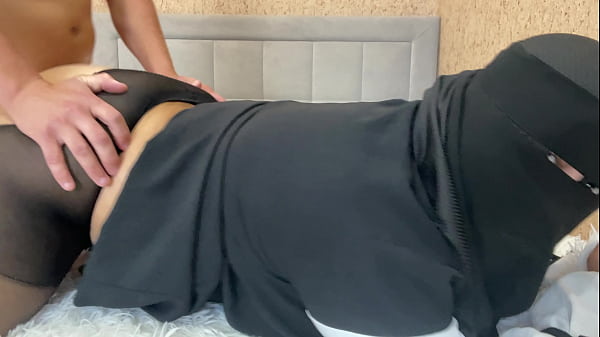 Ibu Arab Montok Duduk Di Kontolku, Aku Crot Di Memek Sempitnya