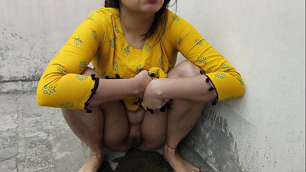 Ngentot Di Luar Sambil Pipis, Gaji Gedein Bos, Gue Kasih Semuanya, Bokep Hindi Kotor Ngomong Kotor Hd