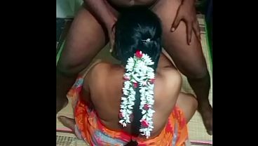 Ibu Rumah Tangga India Main Ranjang Sama Paman Kampung, Nafsu Membara Di Balik Sawah.