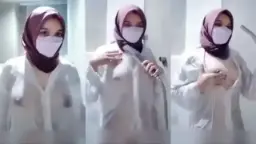 Hijab Camilla Basah Kuyup, Lembab Bikin Makin Berahi