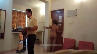 Tamil Aunty Nekat Telanjang Depan Waiter, Bikin Makin Liar!
