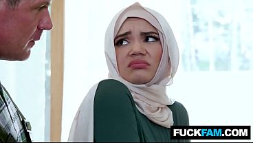 Wtf Sih, Si Hijabi Manis Ini Pertama Kali Ngerasain Main Sama Tukang Ledeng Naudi Nala Dan Jason Sarcinelli, Bikin Makin Panas.