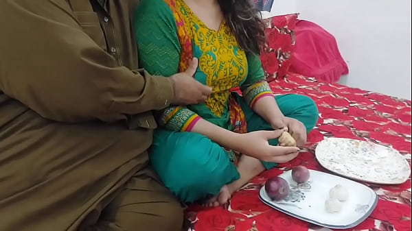 Bantuin Ibu Tiri Potong Sayur, Abis Itu Entot Pantat Gede-nya, Dia Selingkuh Dari Bapak Tiri, Audio Hindi Jelas.