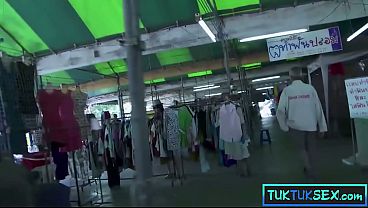Lidahnya Ditusuk, Si Thai Milf Mungil Digebuk Dua Bule Gila