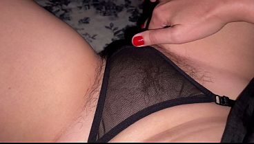 Tonton Ibu Nakal Ini Mainin Memek Bulu Lebatnya. Pov Dari Matanya.
