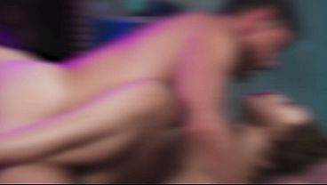 Brunette Cewe Rusia Seksi Pake Fishnets Nikmatin Kontol Gede Di Semua Posisi Erotik