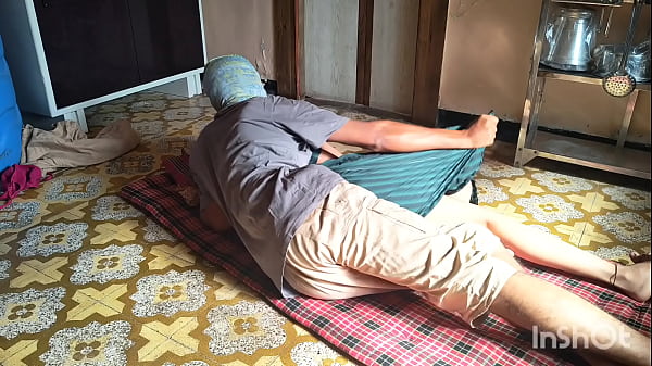 Ngentotin Kakak Tiri Manisku Di Dapur, Sampai Muncrat Kena Meja.
