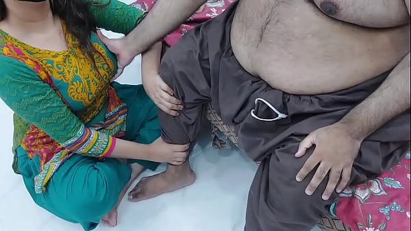 Cewek India Anak Tiri Lagi Pijit Kakiku, Sambil Tanganku Remas-remas Teteknya, Jadi Makin Panas, Audio Hindi Jelas Bikin Makin Nafsu.