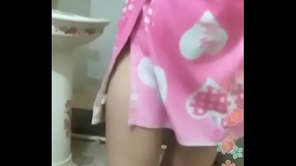 Mandi Di Kamar Mandi, Basah Kuyup, Desah Menggoda