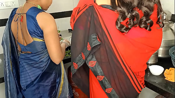 Komal Dan Mertuanya Lagi Sibuk Di Dapur, Badan Basah Keringetan, Gerakan Mereka Bikin Makin Greget.