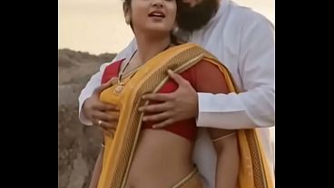 Desi Bhabhi Saree Me Boobs Dabake Chodne Ka Romance