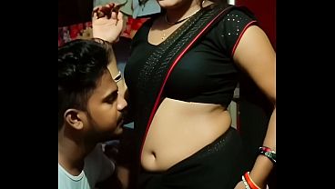 Desi Bhabhi Saree Pusat Panas Bikin Crot, Romance Maut