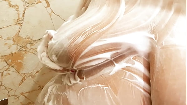 Desi Bhabhi Mandi Basah, Badan Mengkilap, Desahan Panas Di Kamar Mandi.