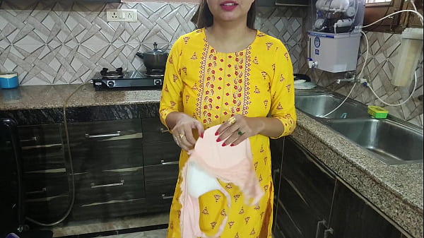 Desi Bhabhi Dapur Lagi Cuci Piring, Tiba-tiba Adik Ipar Datang Dan Bilang, “bhabhi, Gue Pengen Ngerasain Memek Lo, Lo Mau Kasih Gak?”