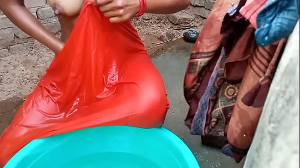 Rati Mandi Di Kamar Mandi Dengan Suara Panas Bikin Makin Bernafsu