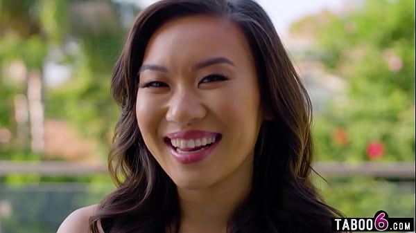 Ngintipin Kimmy Kimm, Cewek Asia Mungil Yang Doyan Digebukin Pantatnya.